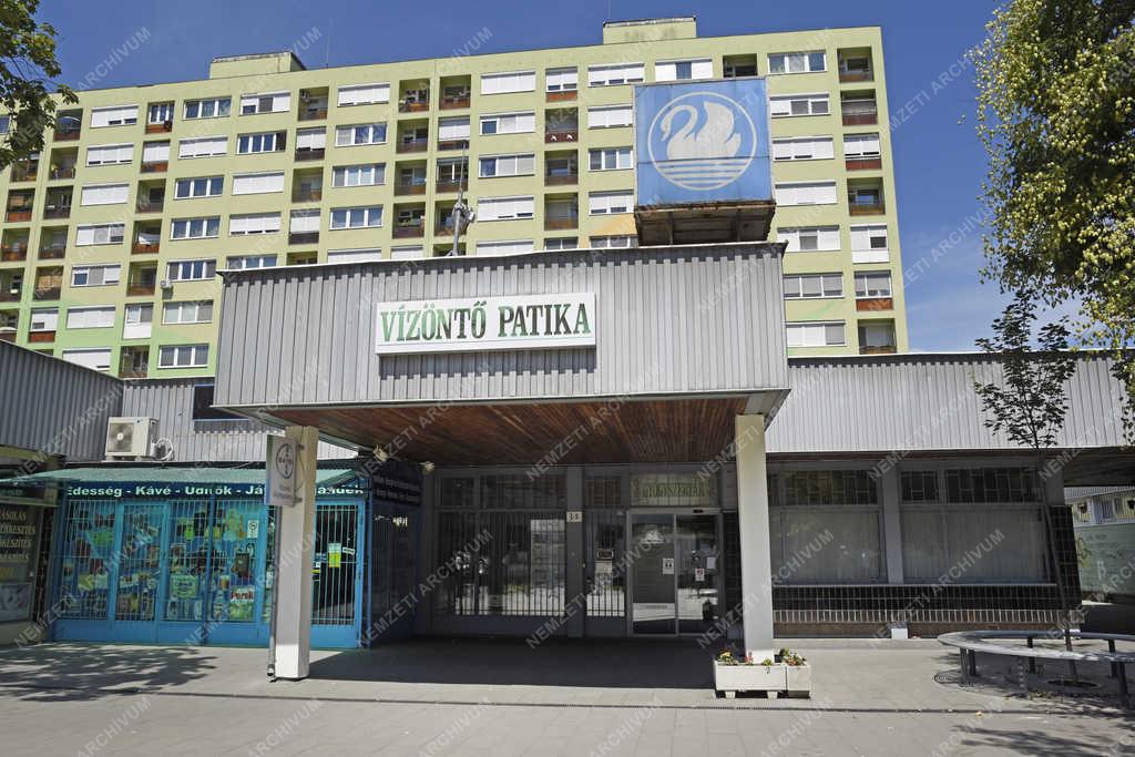 Városkép - Budapest - Vízöntő patika a Füredi úti lakótelepen