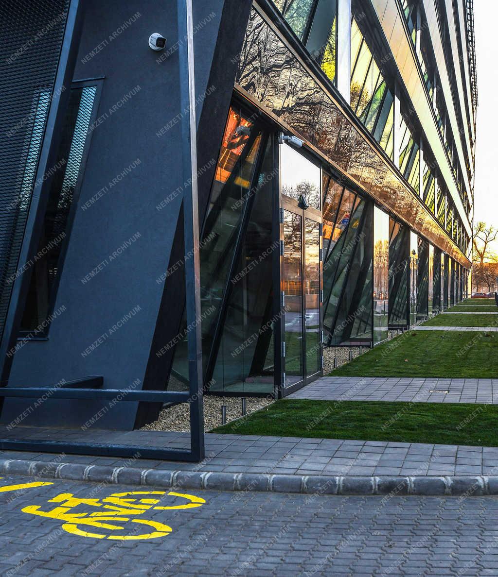 Építőipar - Debrecen - Átvétel után a Forest Offices