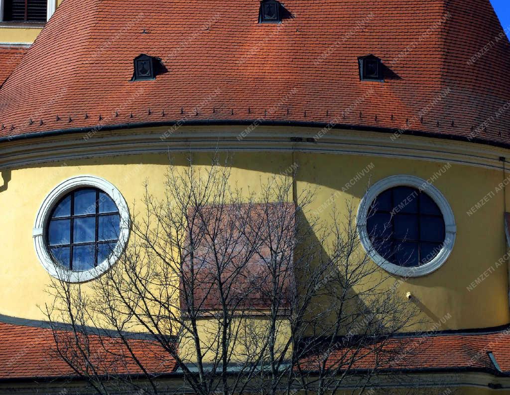 Érdekesség - Győr - A Kármelita-templom 