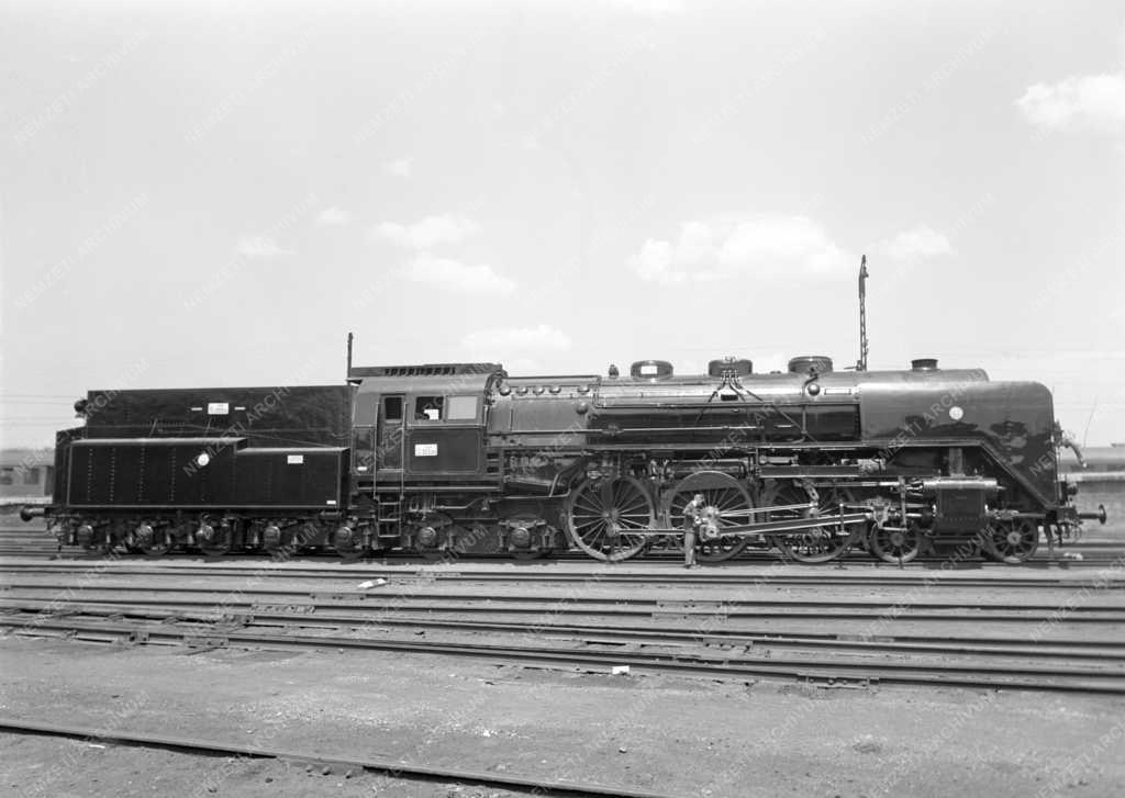 Vasút - Mozdonyok a Keleti pályaudvaron