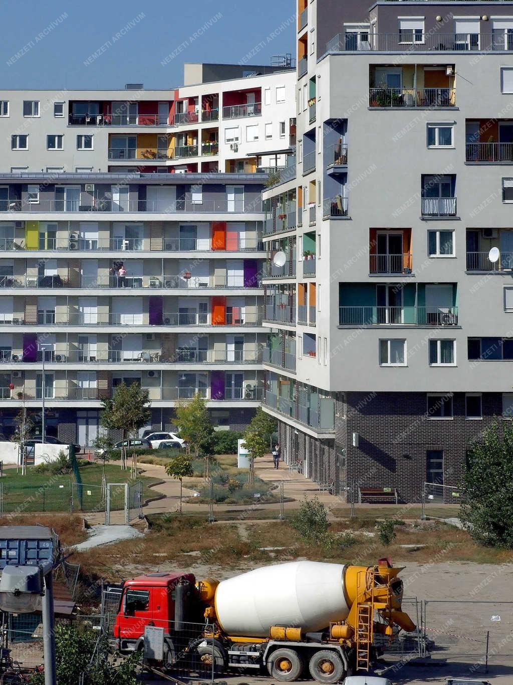 Építőipar - Budapest - A City Home lakópark 