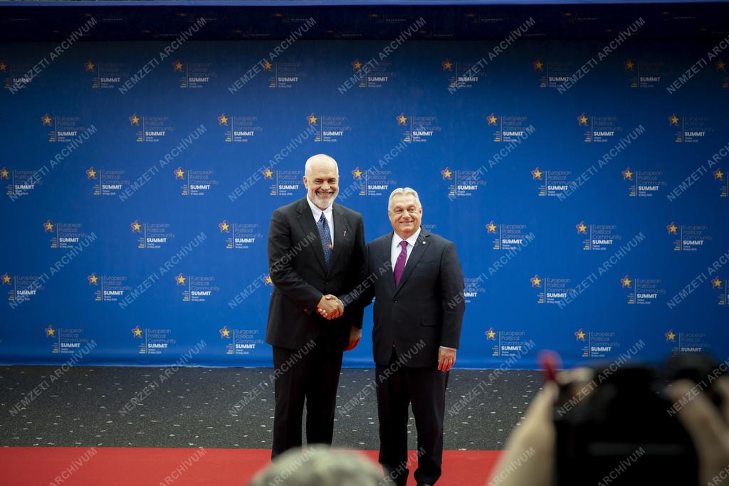 Az Európai Politikai Közösség csúcstalálkozója Tiranában