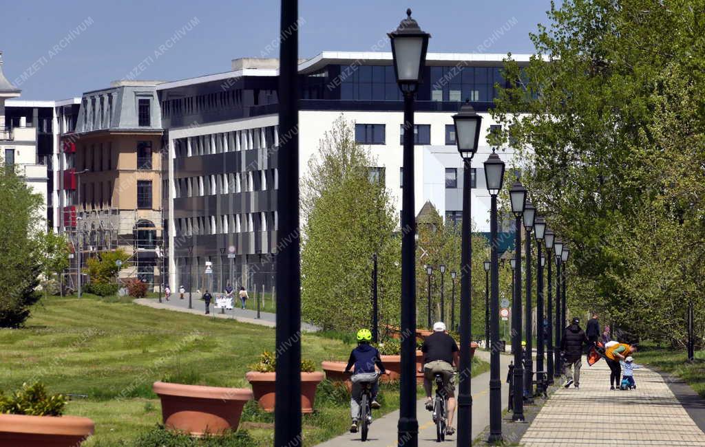 Városkép - Tópark Lakópark Törökbálinton