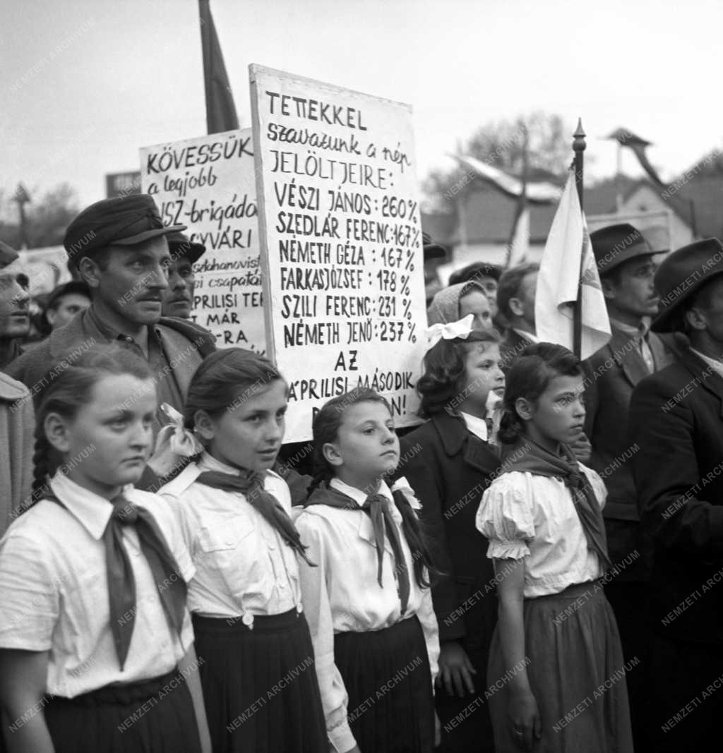 Belpolitika - Választás - Országgyűlési választási nagygyűlés Komlón