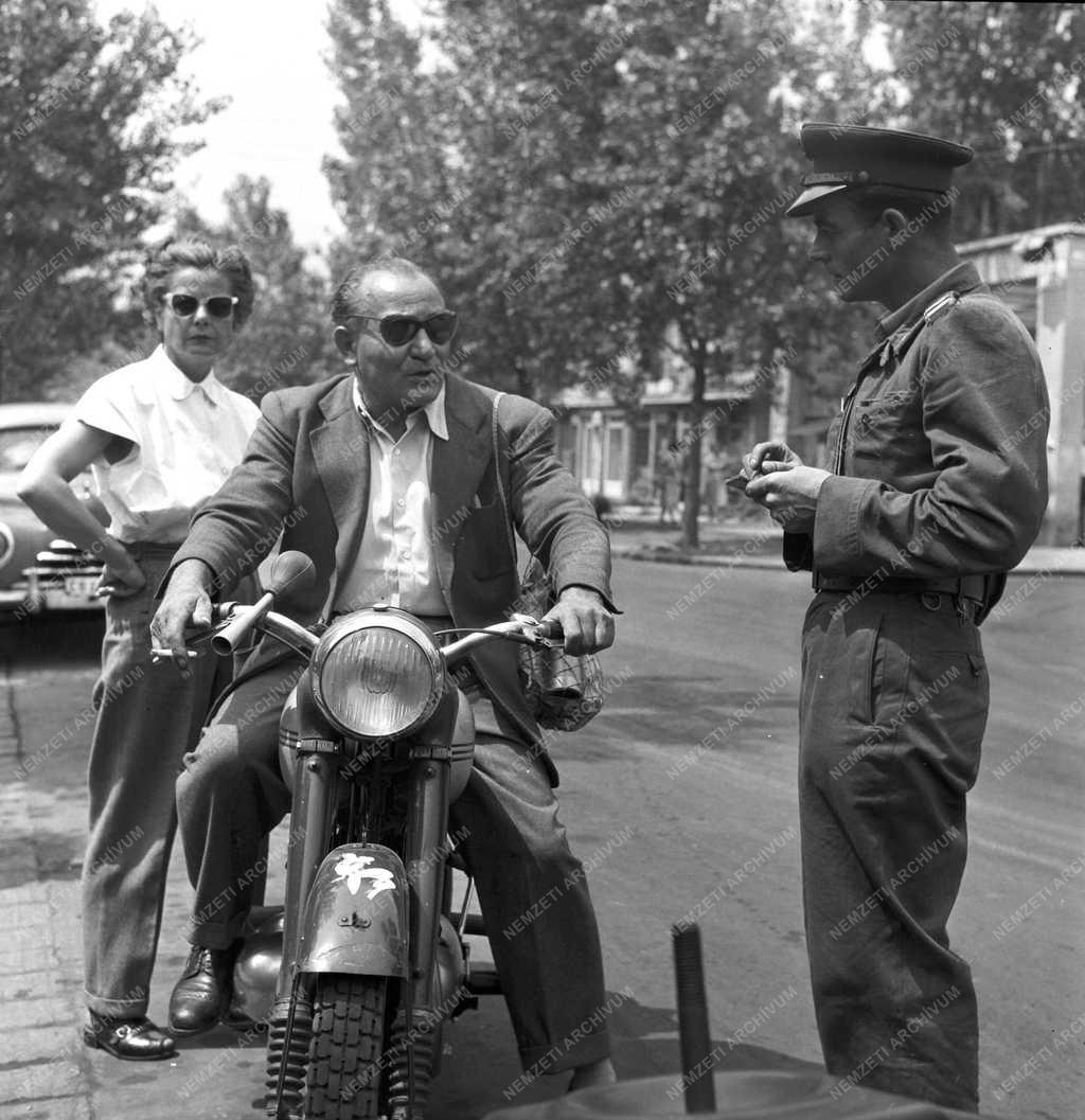 Városok - Pesti pillanatképek