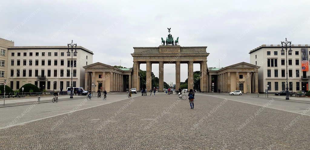 Utcakép - Berlin - A Brandenburgi kapu 