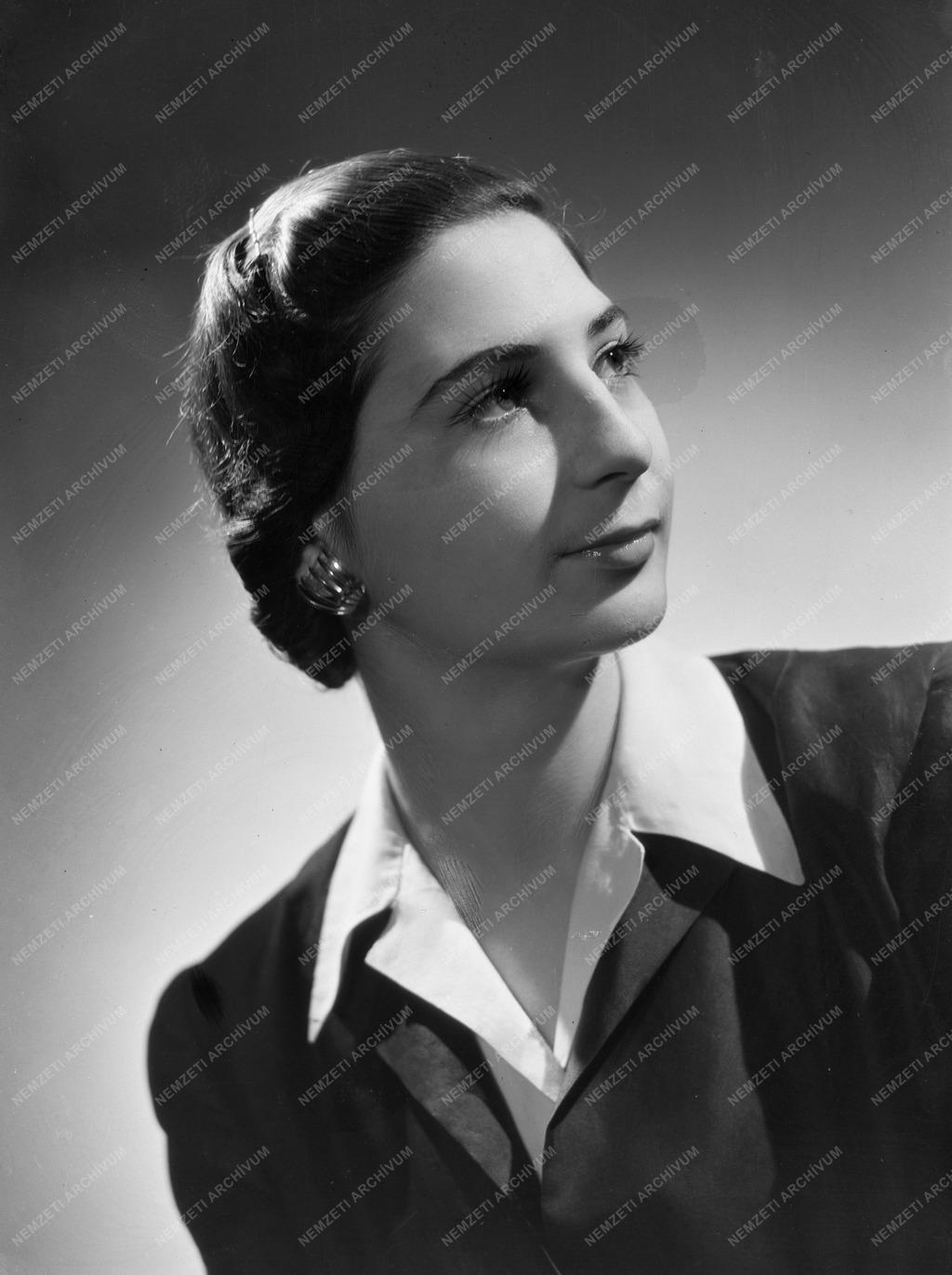 Csinády Dóra balettművész