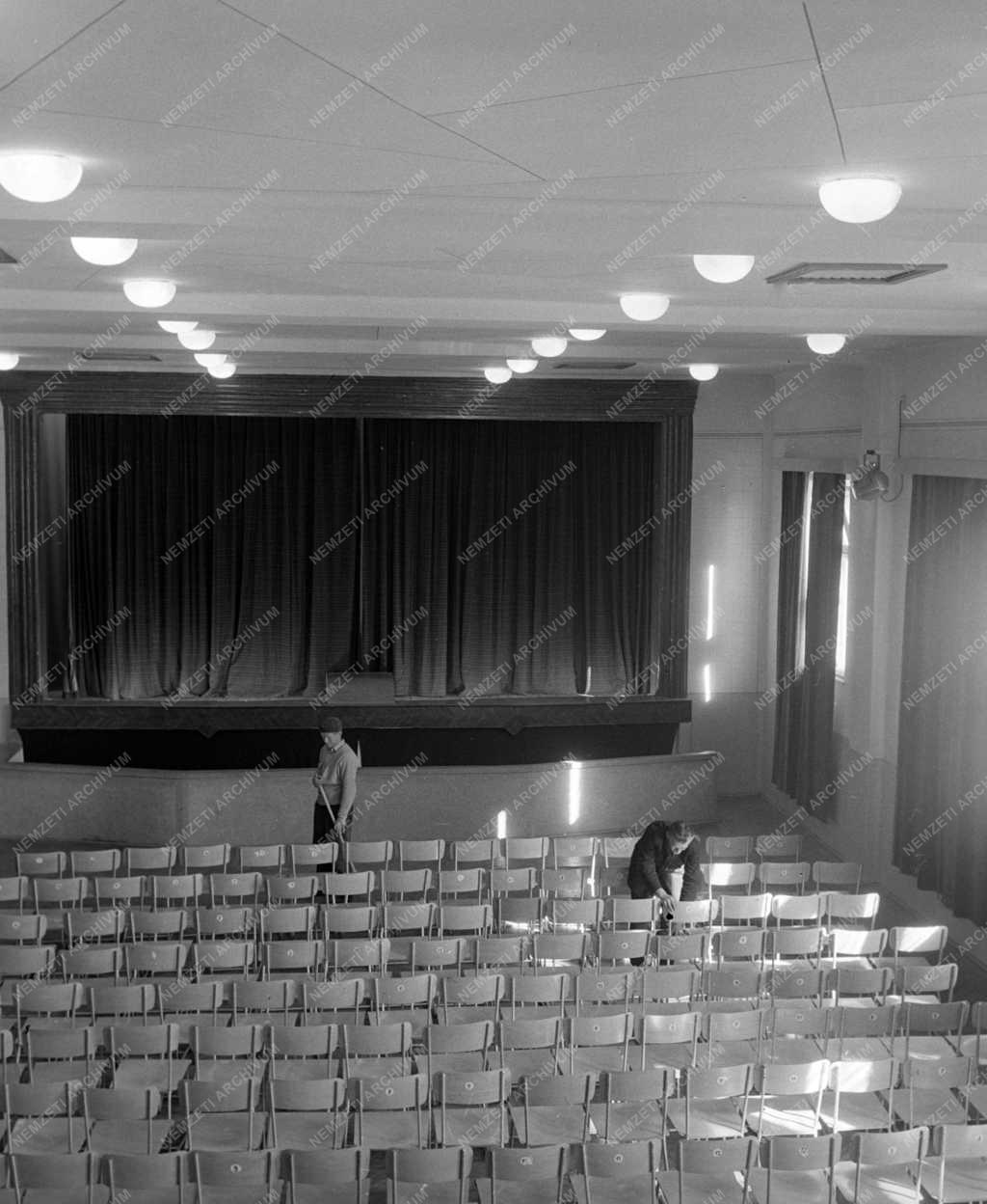 Kultúra - A zagyvarékasi kultúrház kultúrterme