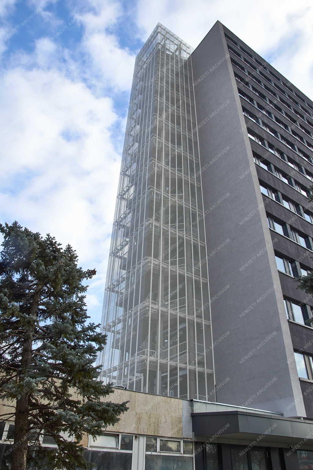 Városkép - Budapest - Egy egykori postás munkásszállóból BIF Tower irodaház lett