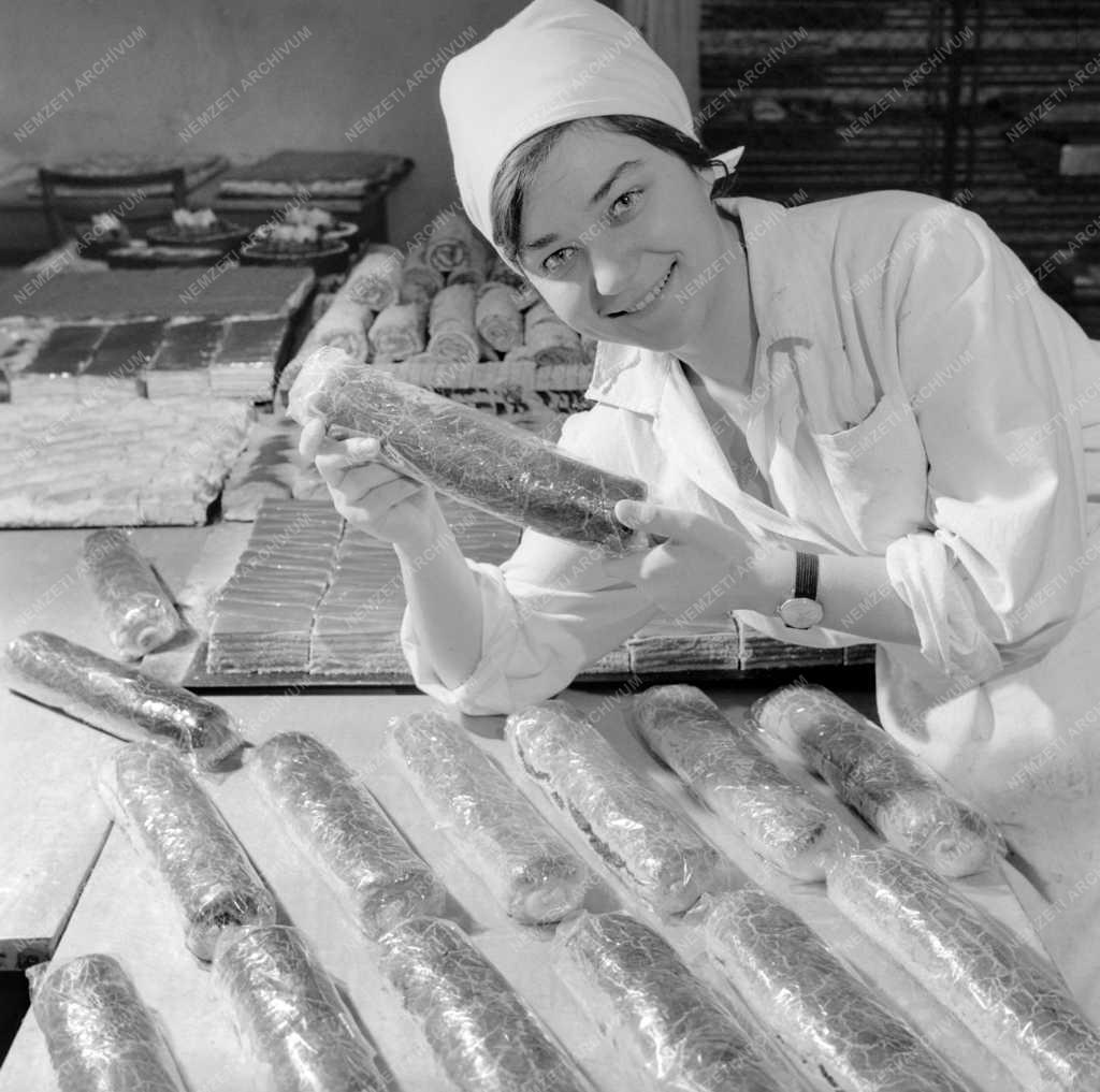 Élelmiszeripar - Pest-Budai Üzemi Vendéglátó Vállalat