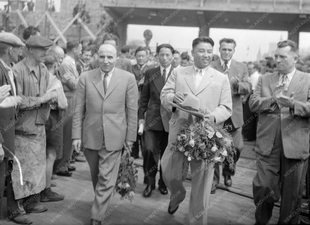 Látogatás - Koreai küldöttség a Rákosi Mátyás Művekben