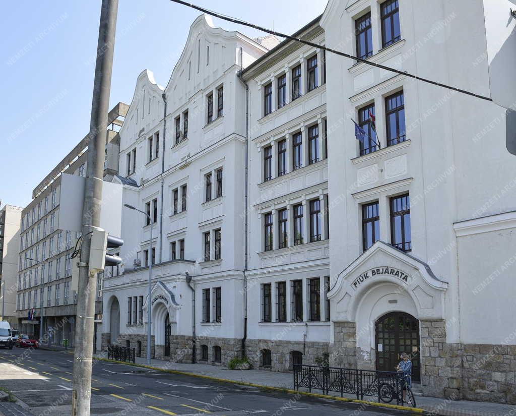 Oktatás - Pannónia Német Nemzetiségi Kétnyelvű és Angol Nyelvet Oktató Általános Iskola Angyalföldön