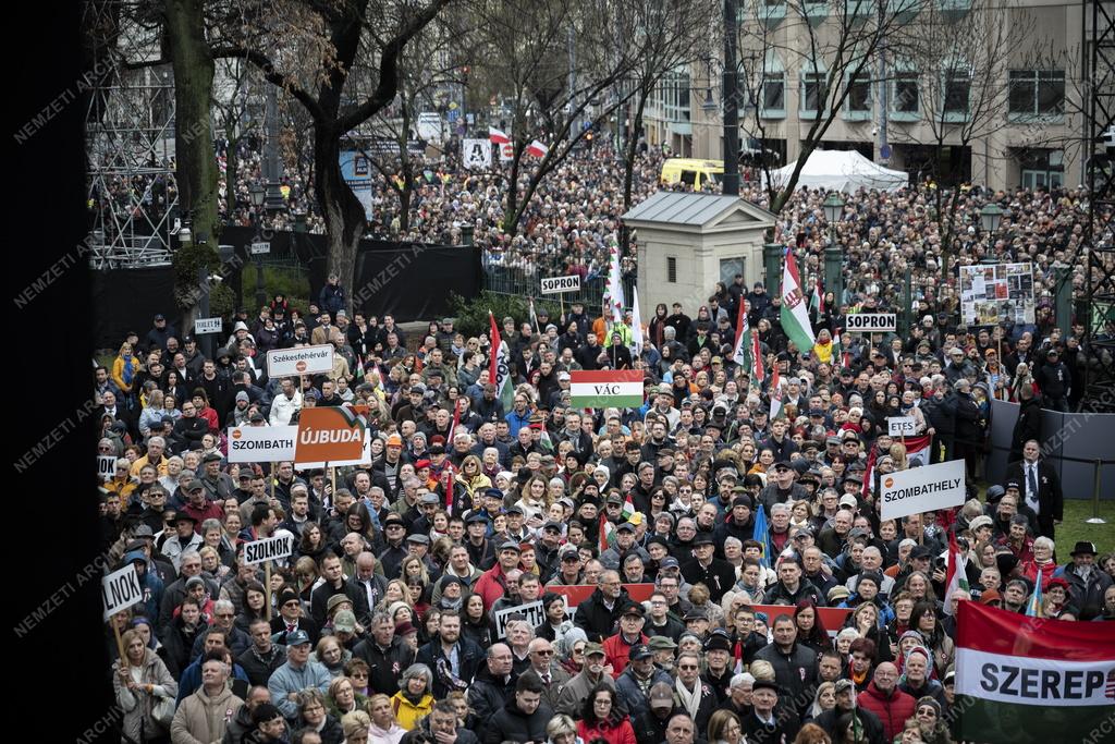 Március 15. - Állami díszünnepség a Múzeumkertben