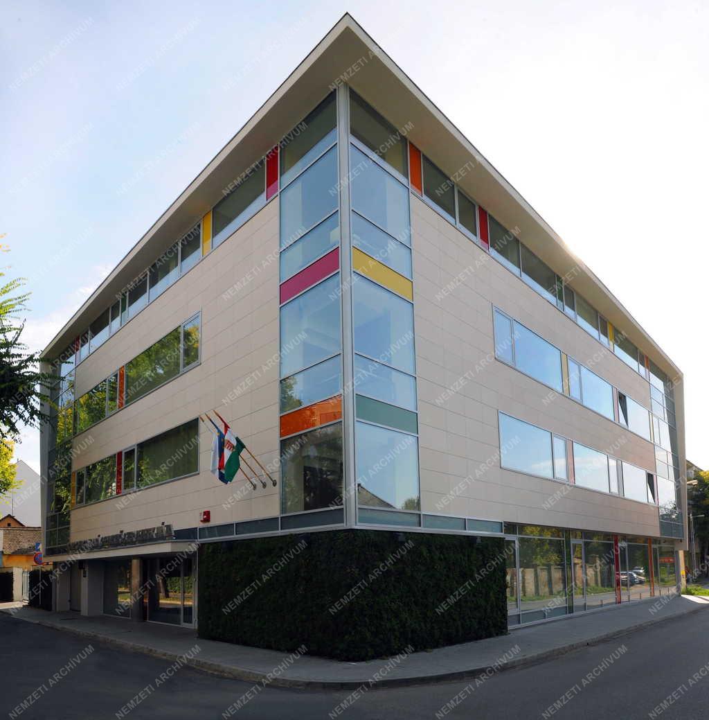 Épület - Debrecen - Megyei Kereskedelmi és Iparkamara épülete