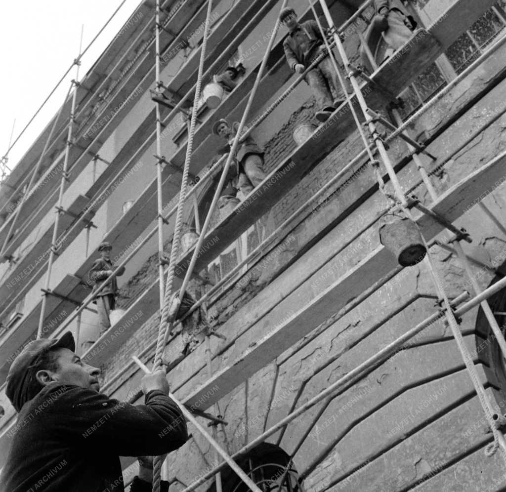 Építőipar - Restaurálják a Petőfi Sándor Gimnáziumot