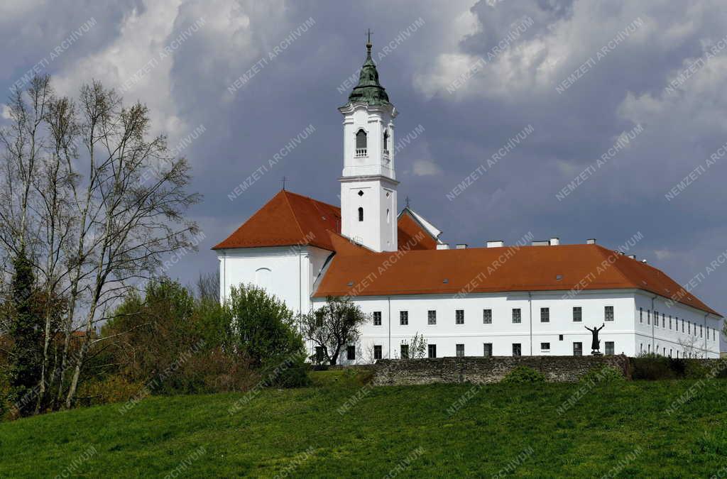 Városkép - Vác - Szent Kereszt ferences templom