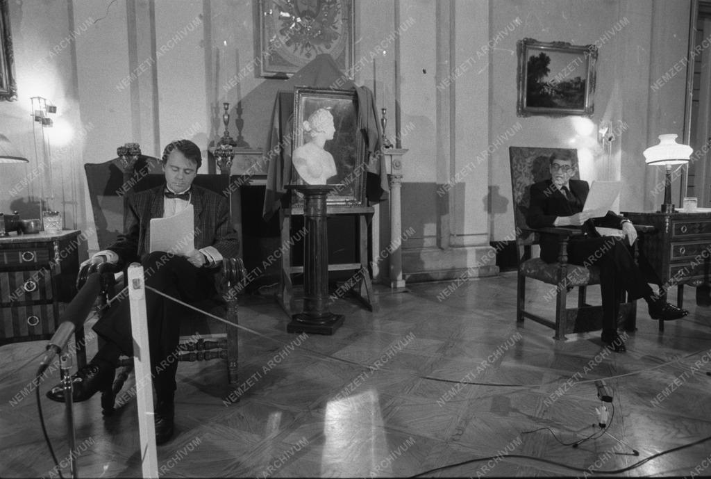 Felolvasó-Színpad a Petőfi Irodalmi Múzeumban - Füst Milán hagyatékában talált a Néma barát címû drámája kéziratát olvassa fel Kézdy György és Máté Gábor rendezte Forgách András