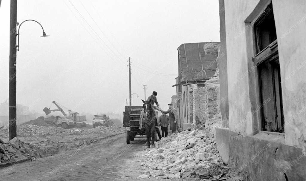 Városkép-életkép - Bontják Óbudát