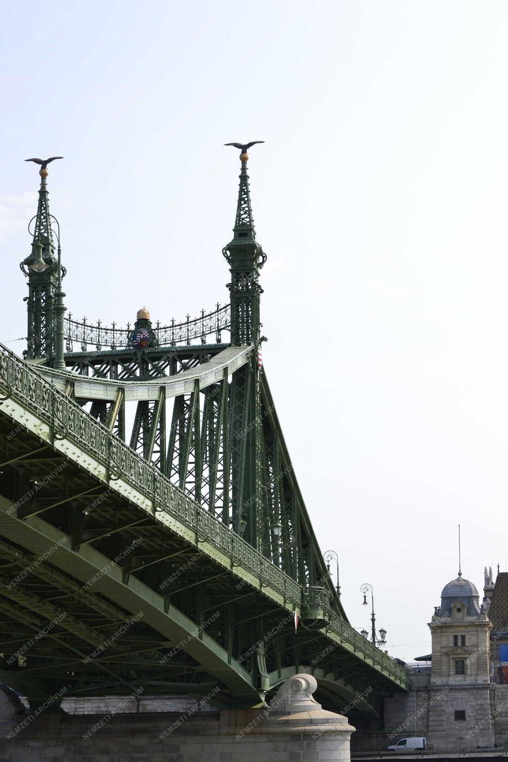 Közlekedési létesítmény - A Szabadság híd