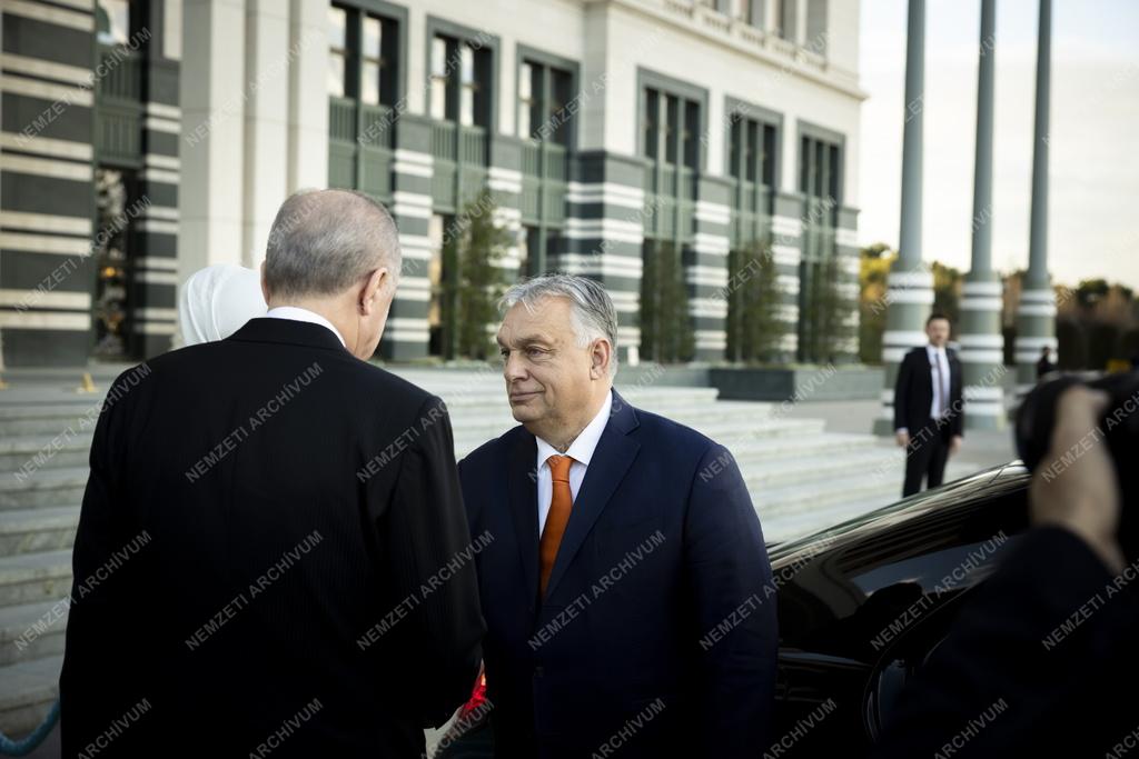 Orbán Viktor és Sulyok Tamás Törökországban