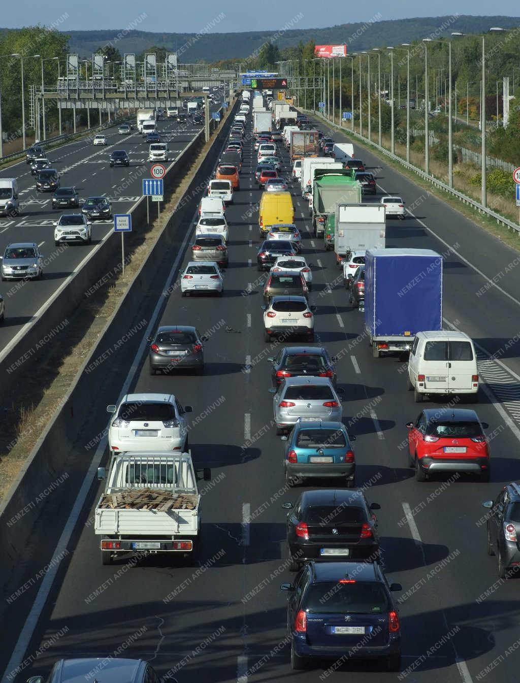 Közlekedés - Budaörs - Az M1-es és M7-es autópálya közös szakaszának forgalma