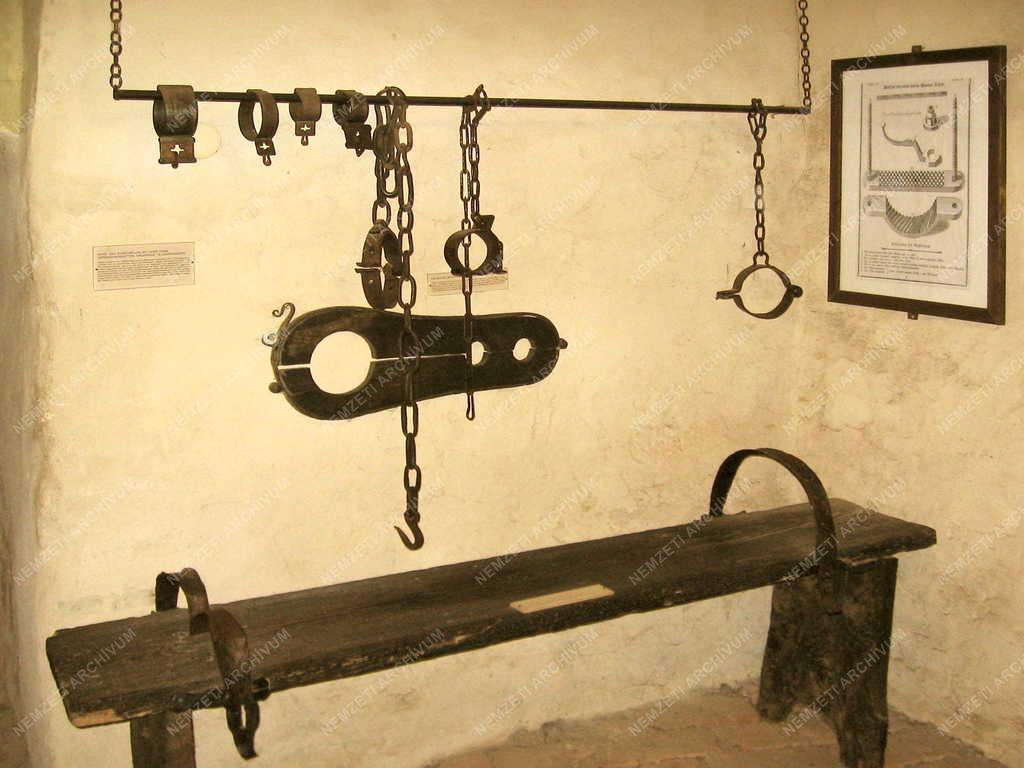 Ausztria – Burgenland – Lockenhaus – Középkori büntetőeszközök a vármúzeumban