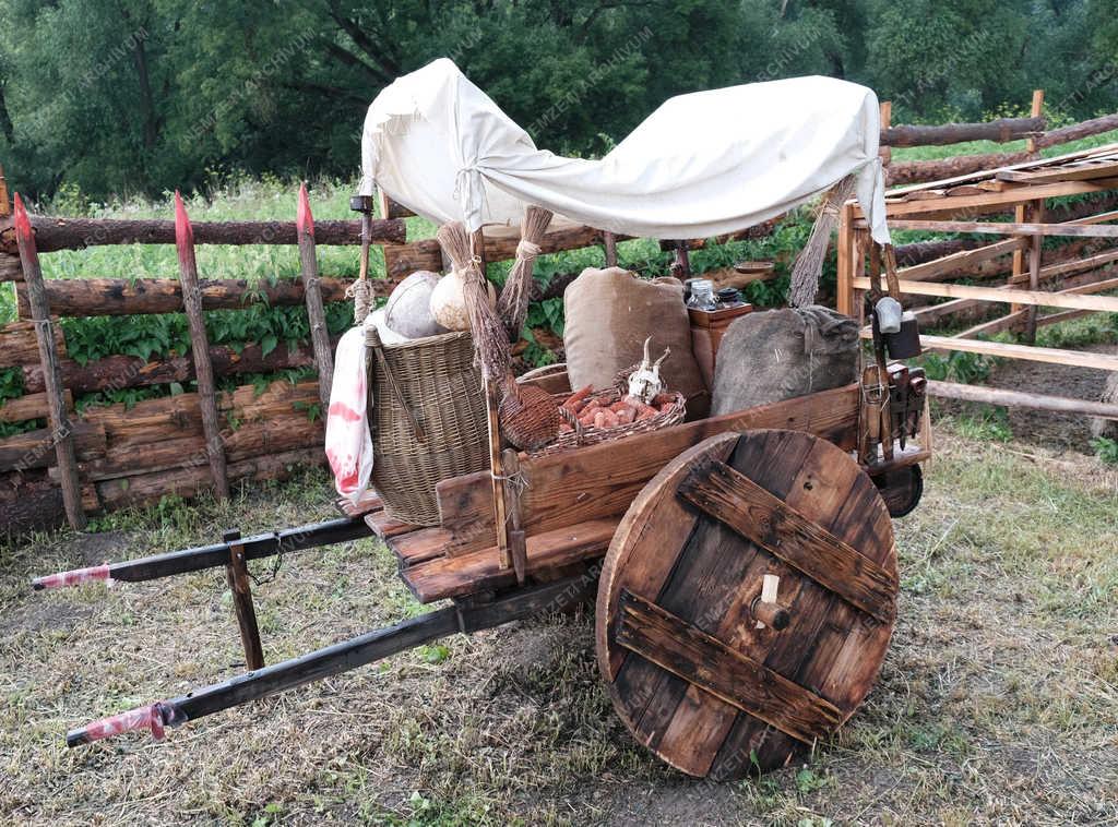 Néphagyomány - Ipolydamásd - Középkori falu kiállítás