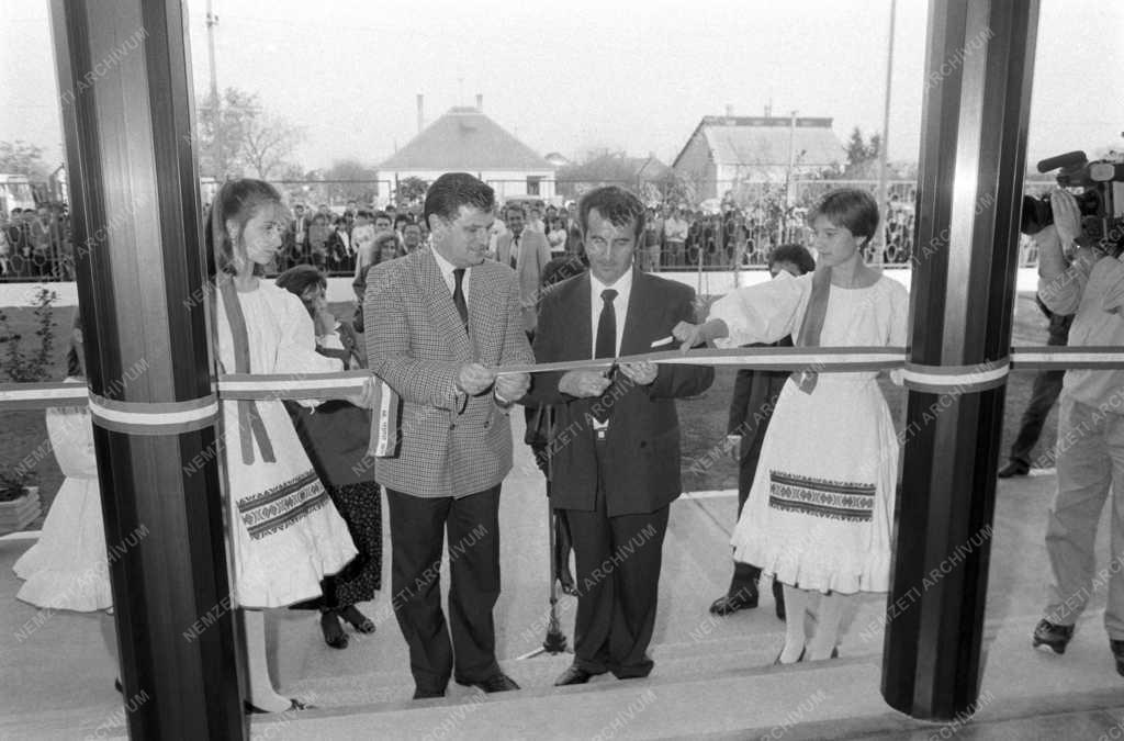 Üzemnyitás - Gyáravatás a Pintér Művekben