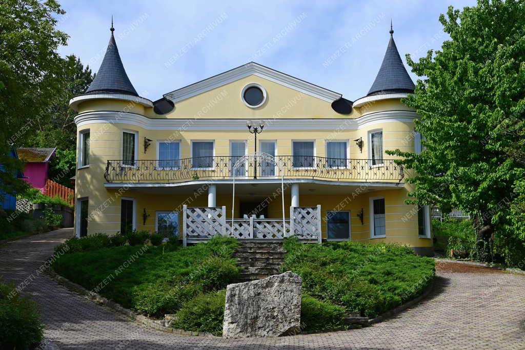 Vendéglátás - Idegenforgalom - Győrújbaráti Panoráma Birtok Étterem Panzió