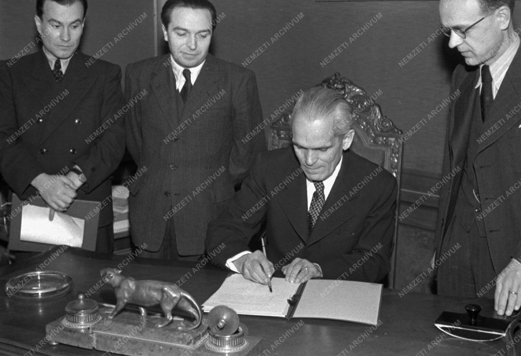 Orosz-Magyar ker. szerz. ratifik.