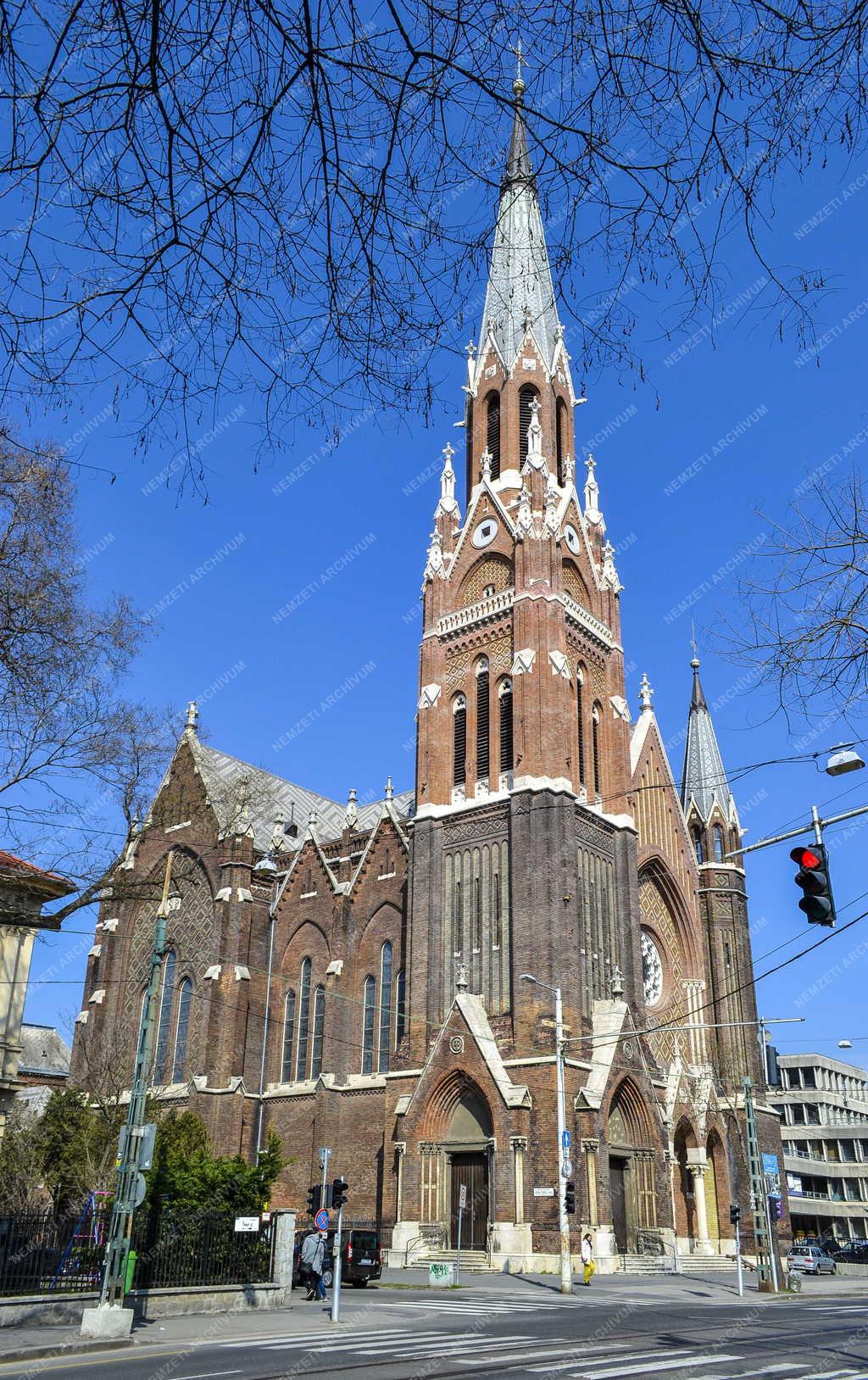 Egyházi épület - Budapest - A Rózsafüzér Királynéja Templom