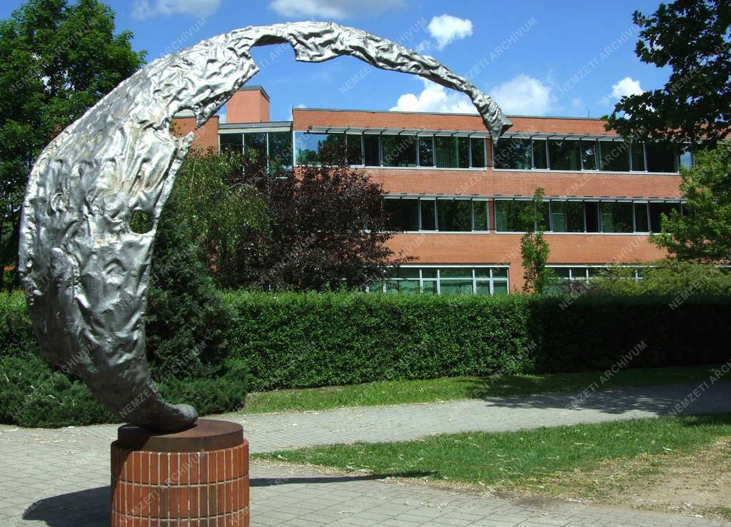 Műalkotás - Budapest -  Szobor a Graphisoft Parkban