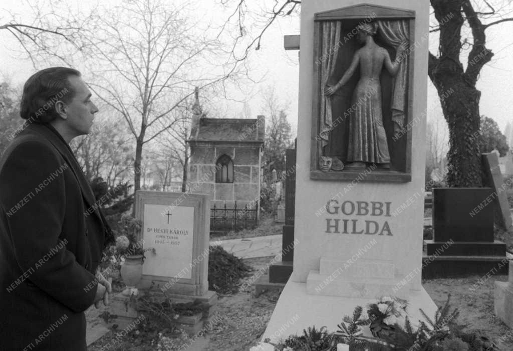 Megemlékezés - Gobbi Hilda síremlékének avatása