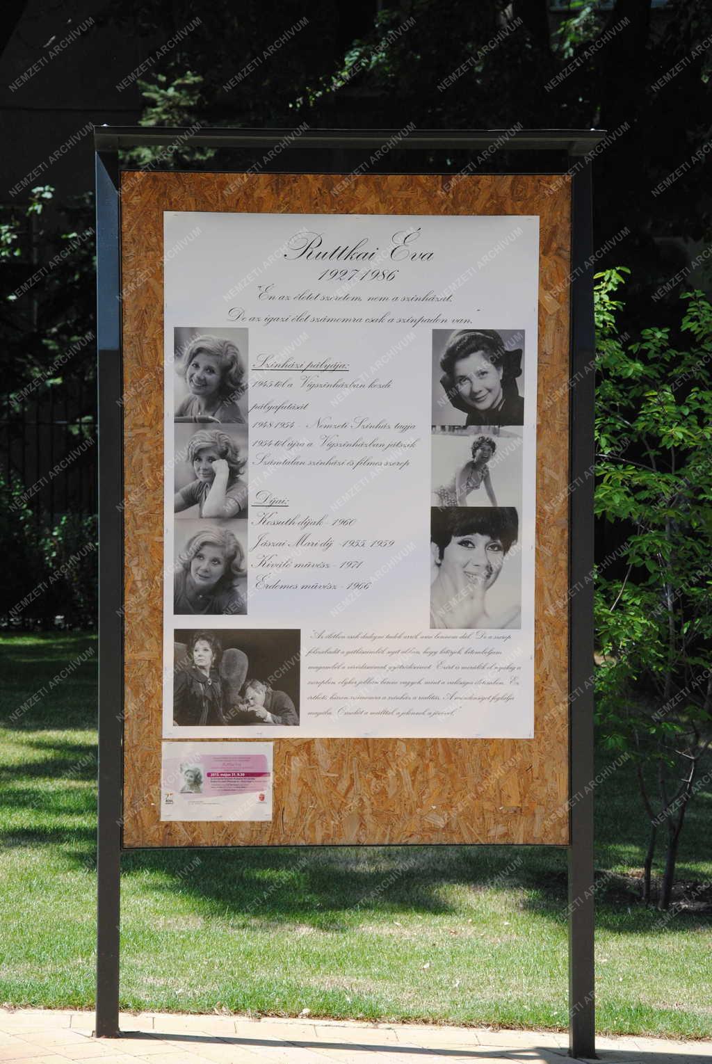 Tárgy - Budapest - Információs tábla a Ruttkai Éva parkban