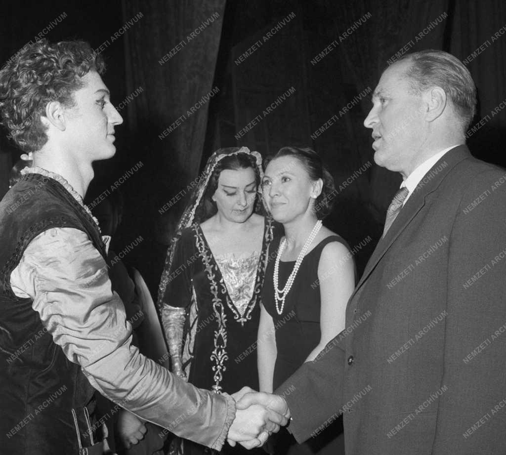 Szovjet vendégek az Operaházban - R. Sz. Sztrucskova, a moszkvai akadémiai Nagyszínház balerinája, a Szovjetunió népművésze és V. Kovanov, a moszkvai 1. számú orvostudományi főiskola rektora