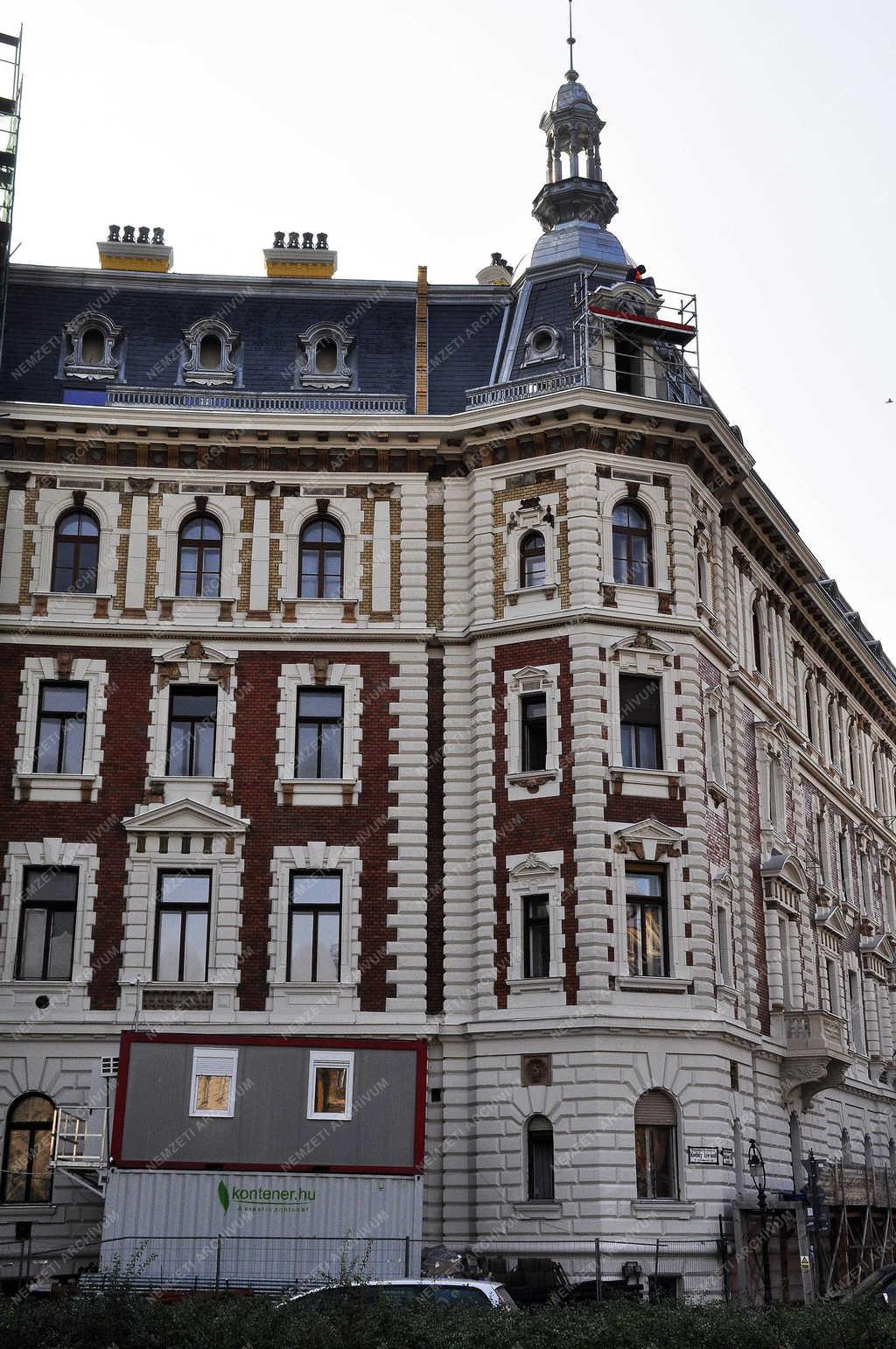 Építőipar - Budapest - Épületrekonstrukció a Kodály köröndön