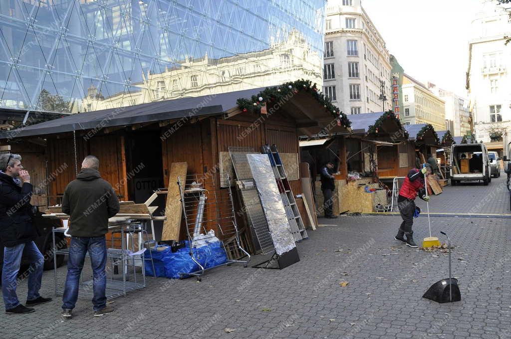 Ünnep - Budapest - Adventi vásárra készülnek 