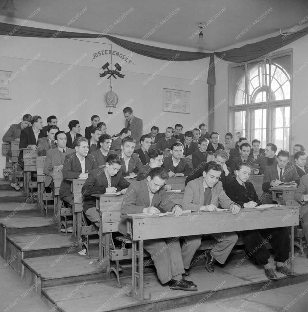 Oktatás - Felnőttképzés Tatabányán  