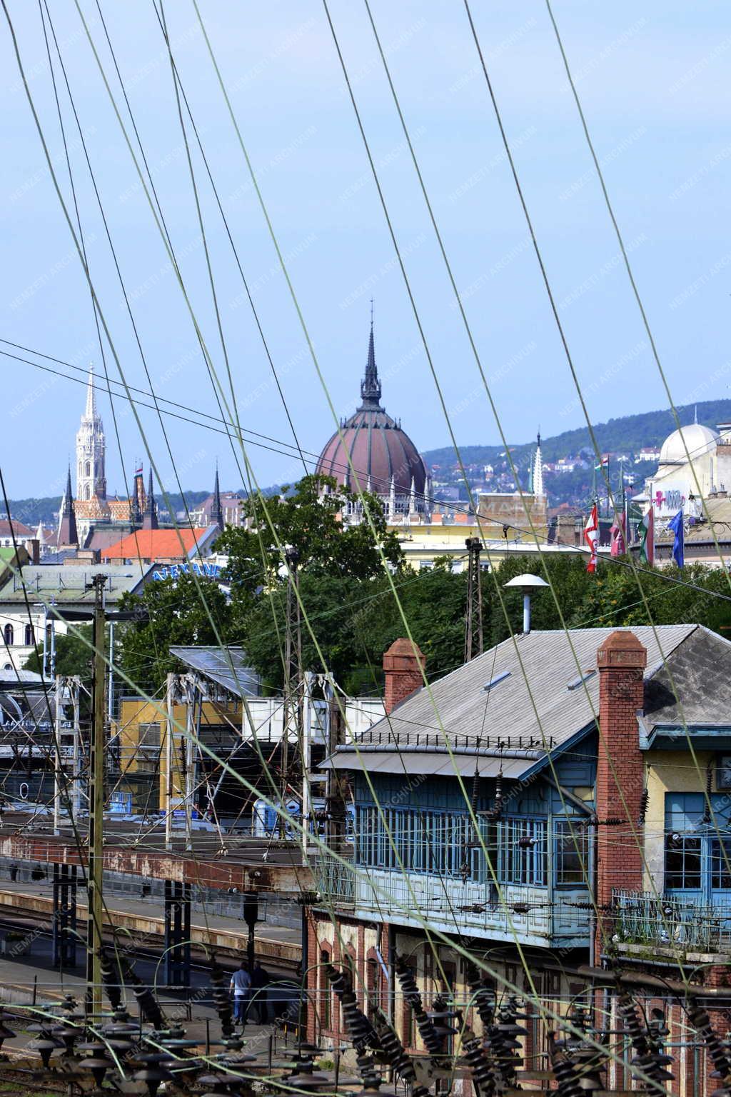 Közlekedési létesítmény - A Nyugati pályaudvar