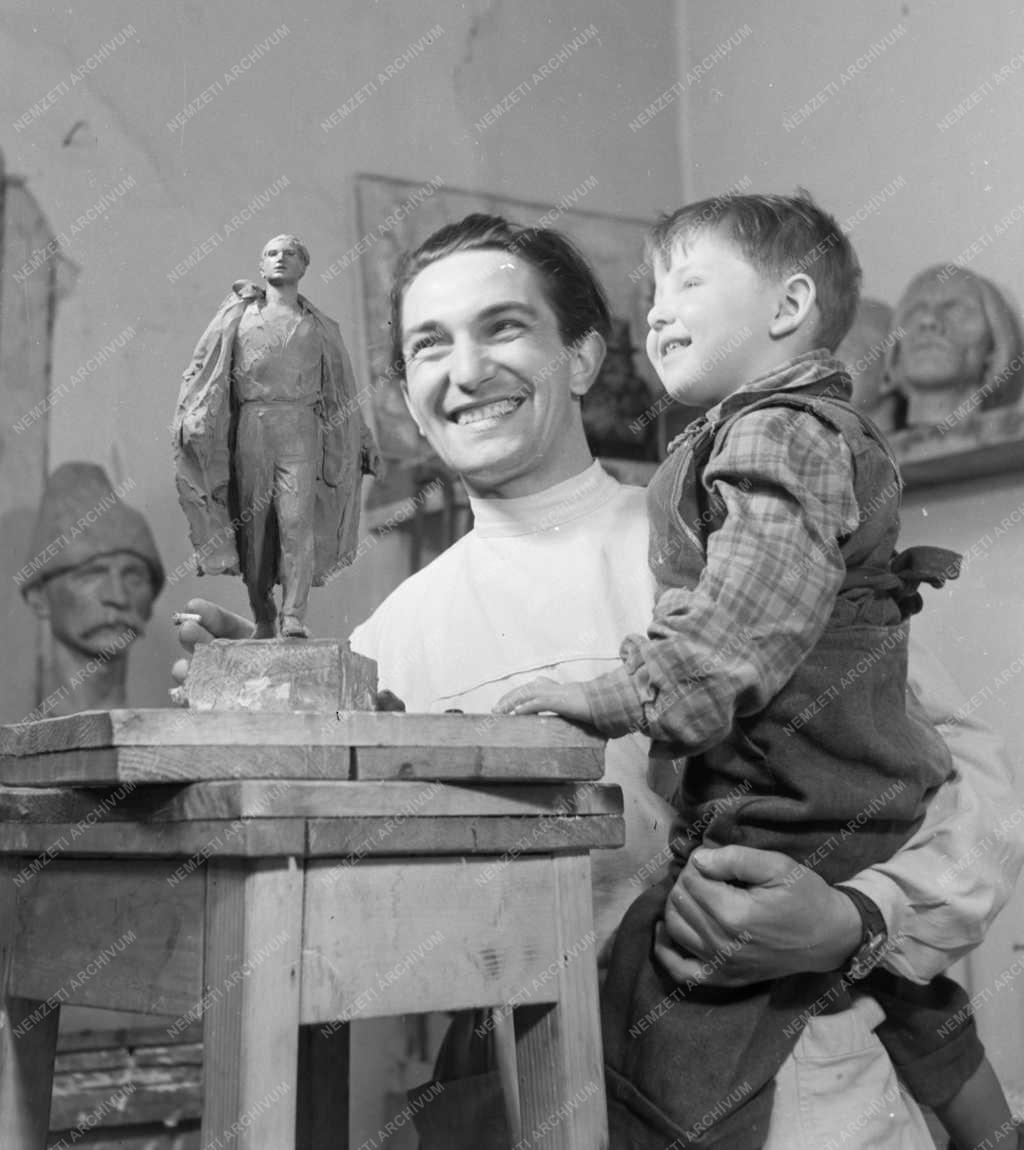 Szobrászat - Kiss István szobrászművész készül a varsói VIT kiállításra