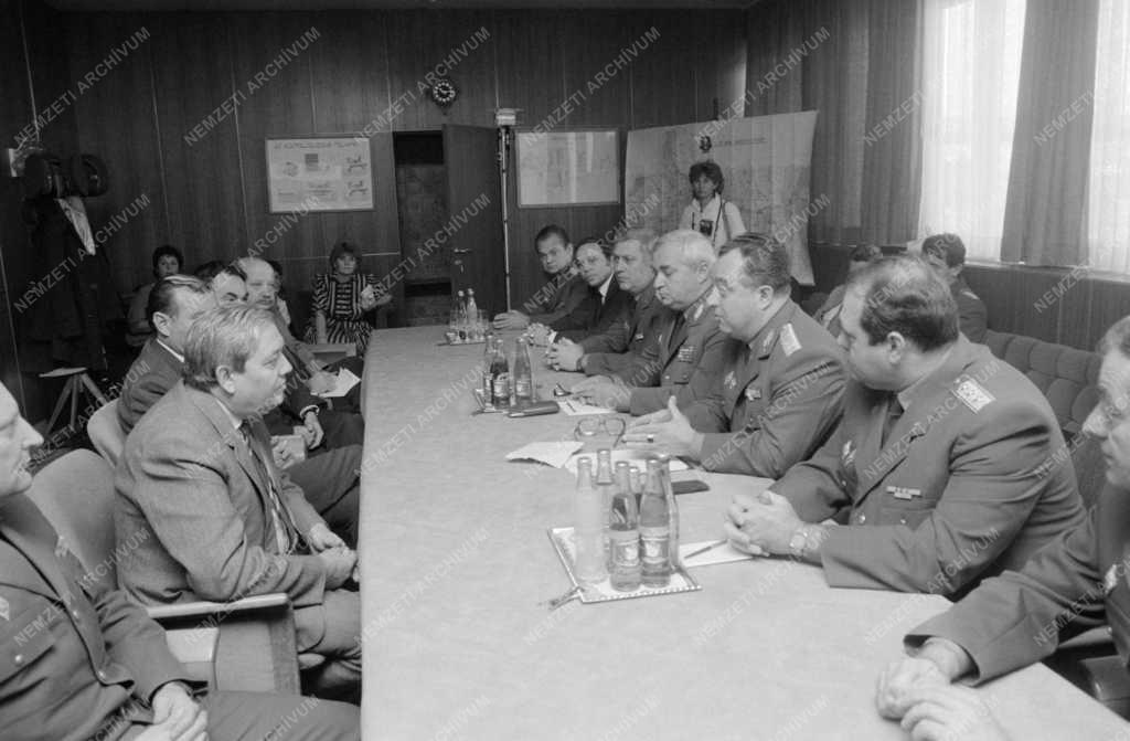 Belpolitika - Pozsgay Imre látogatása a határőrségnél