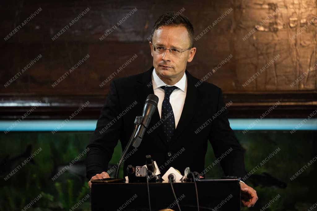 Szijjártó Péter Bangladesben