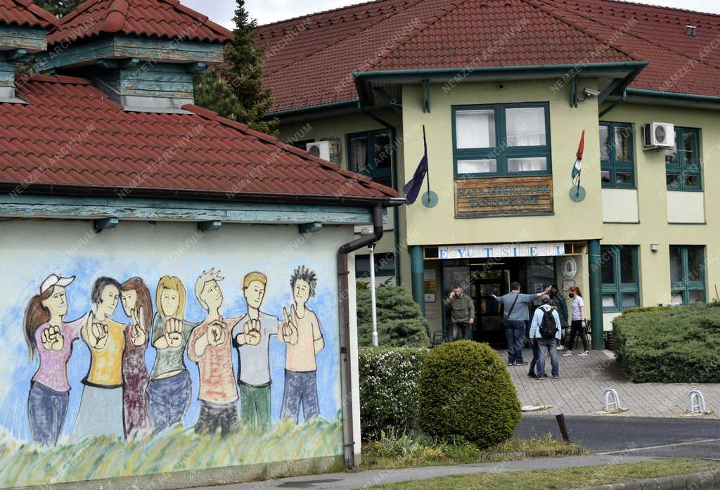 Oktatás - Fogyatékkal élők - Hallássérültek oktatási intézménye