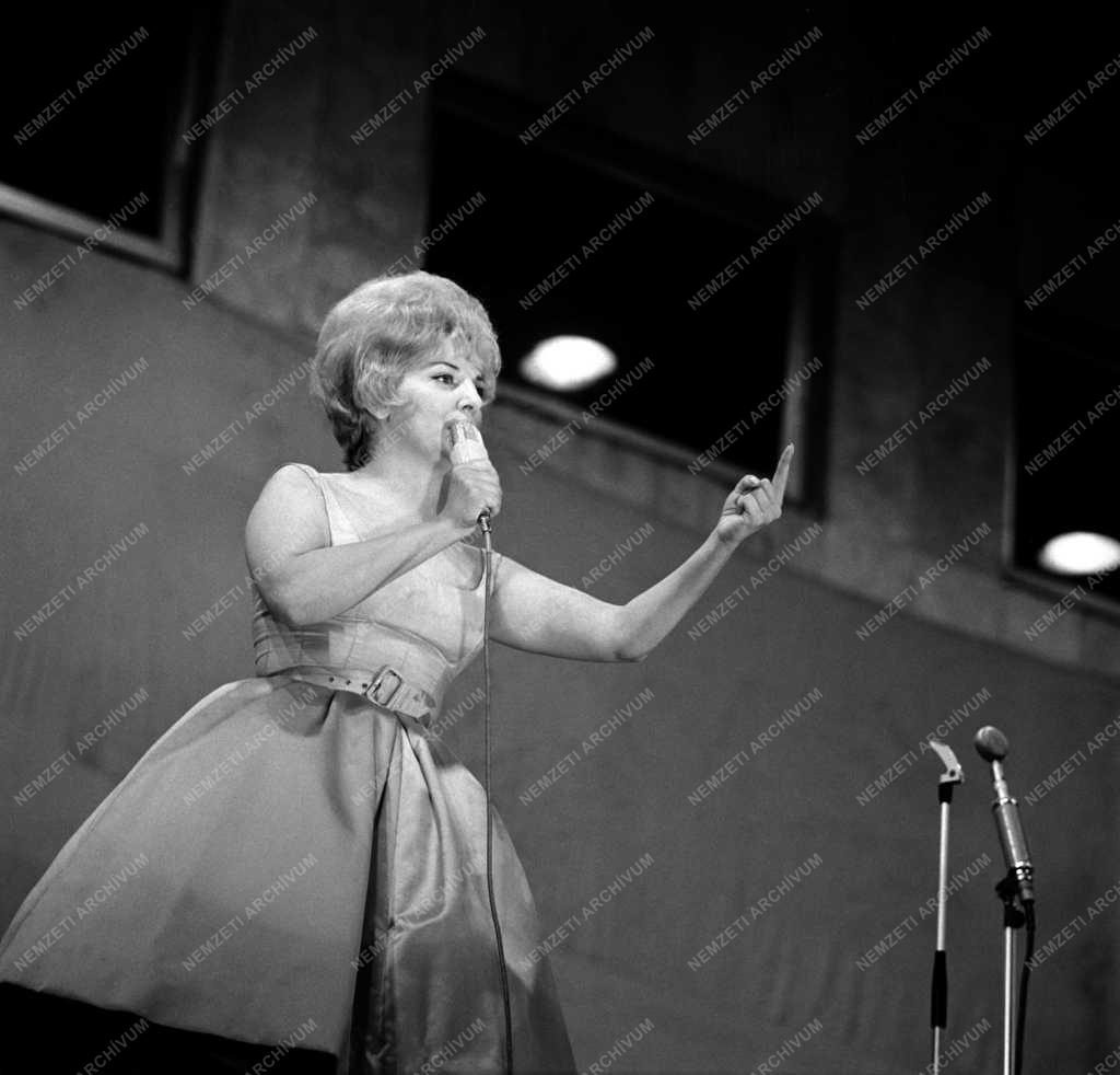 Kultúra - Vico Torrian és Ines Taddio koncert a Kisstadionban