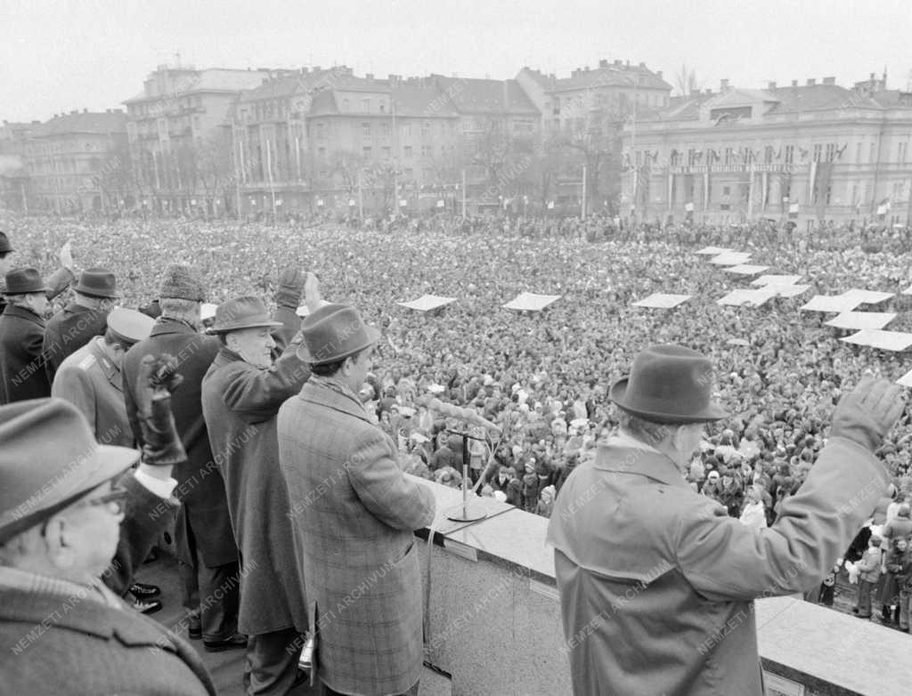 Évforduló - Április 4-ei felvonulás résztvevői