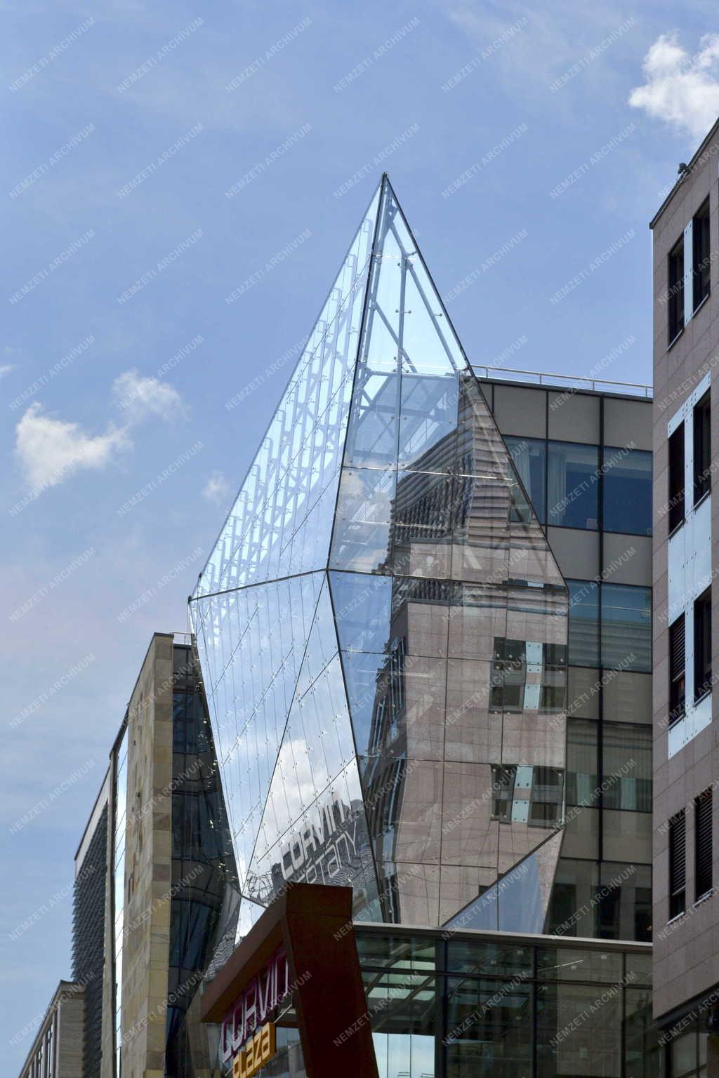 Épület - Budapest - A Corvin Plaza épülete