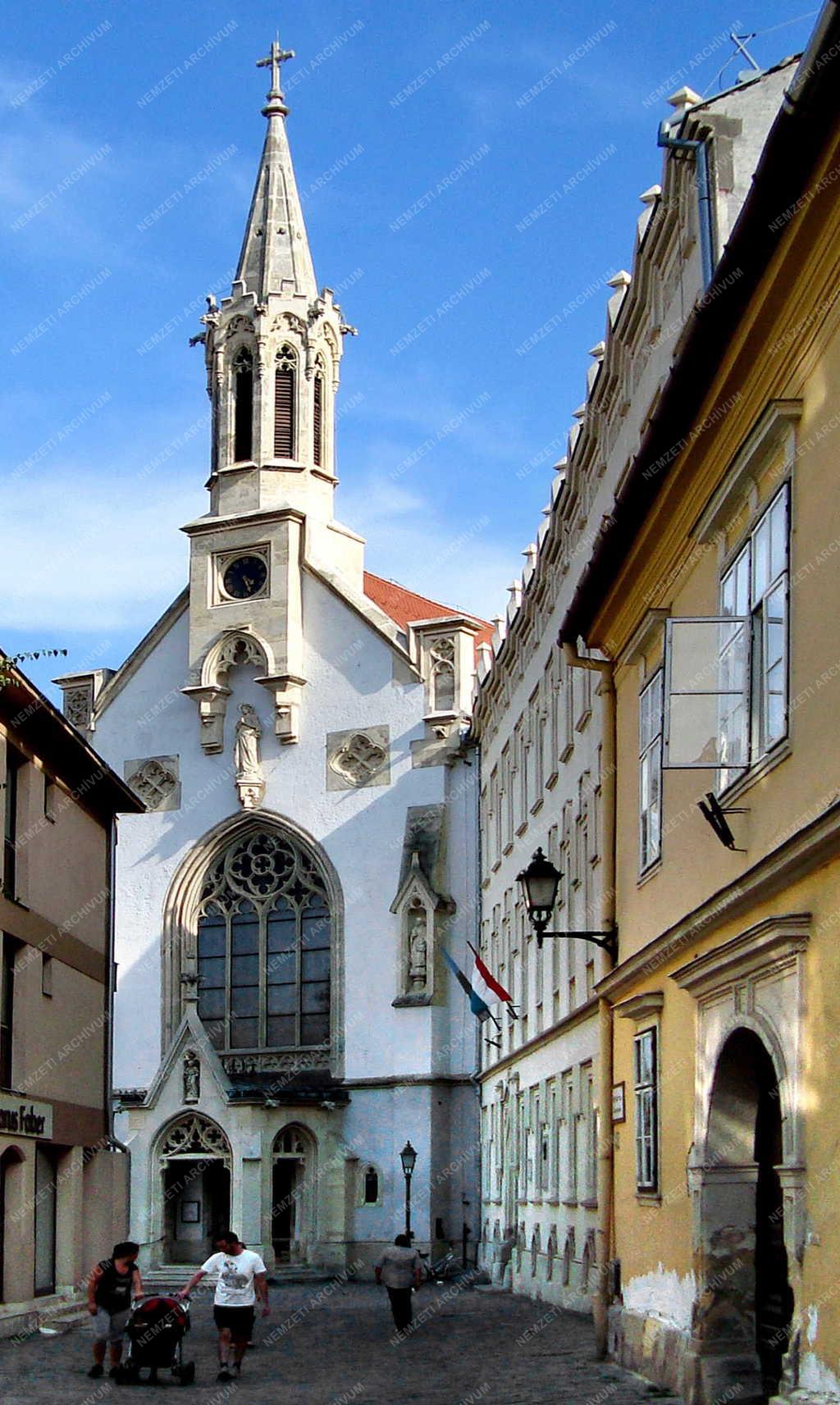 Városkép - Sopron - A Szent Orsolya-templom az Orsolya téren