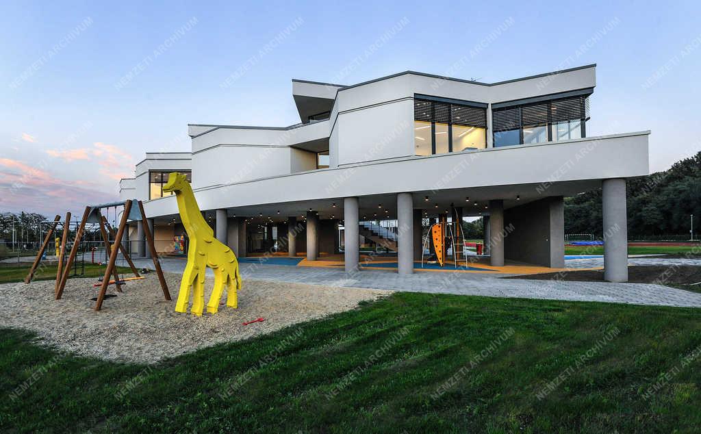 Városkép - Debrecen - Nemzetközi iskola