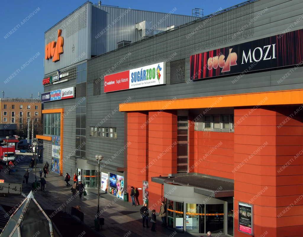 Kereskedelem - Budapest - A Sugár Üzletközpont épülete