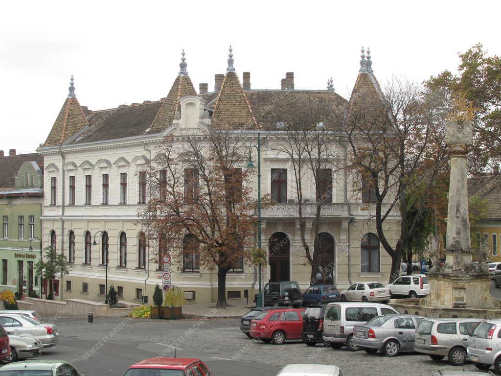 Épület - Szekszárd - A régi takarékpénztár épülete